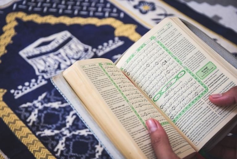 Complete Itikaf rules for men and women in Islam