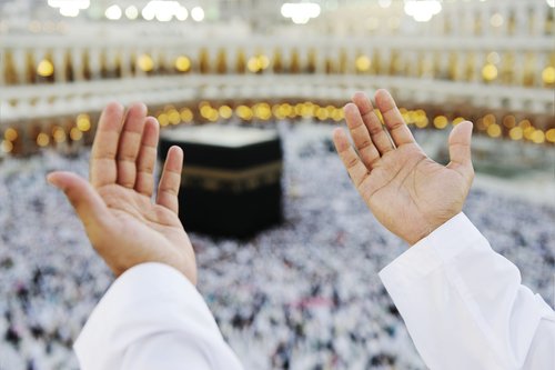 Muslim,Arabic,Man,Praying,At,Kaaba,In,Mecca
